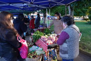 Lee más sobre el artículo LA FERIA DE EMPRENDIMIENTO RURAL QUE LE DA VIDA A LA PLAZA DE ARMAS VIERNES A VIERNES.