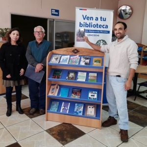 BIBLIOTECA MUNICIPAL RECIBE LIBRO DONADO POR ESCRITOR DE RAMPEHUE