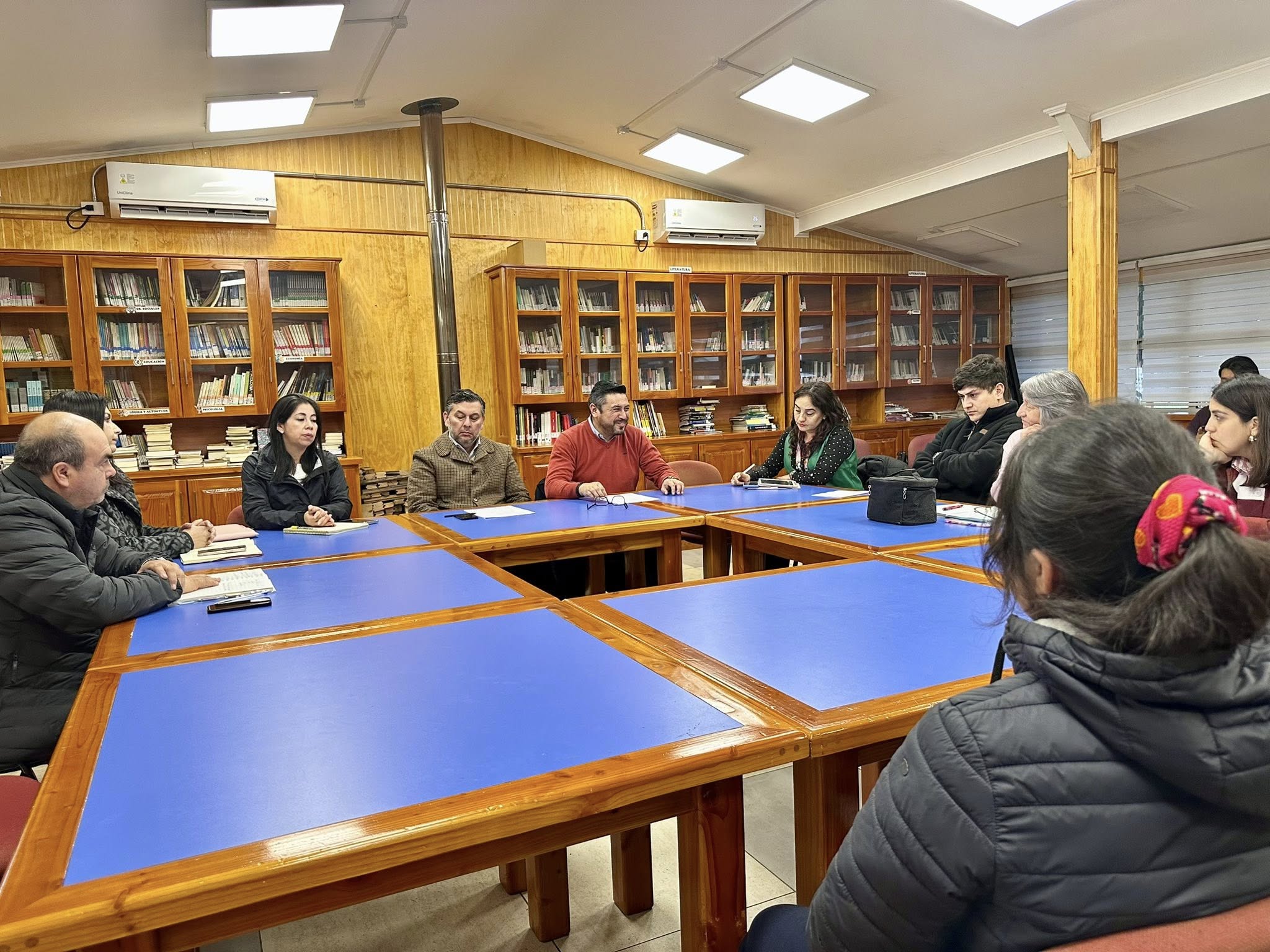 En este momento estás viendo ALCALDE SE REÚNE CON DIRECTIVA CENTRO DE ALUMNOS DEL LICEO POLITÉCNICO BICENTENARIO ANDRÉS BELLO.