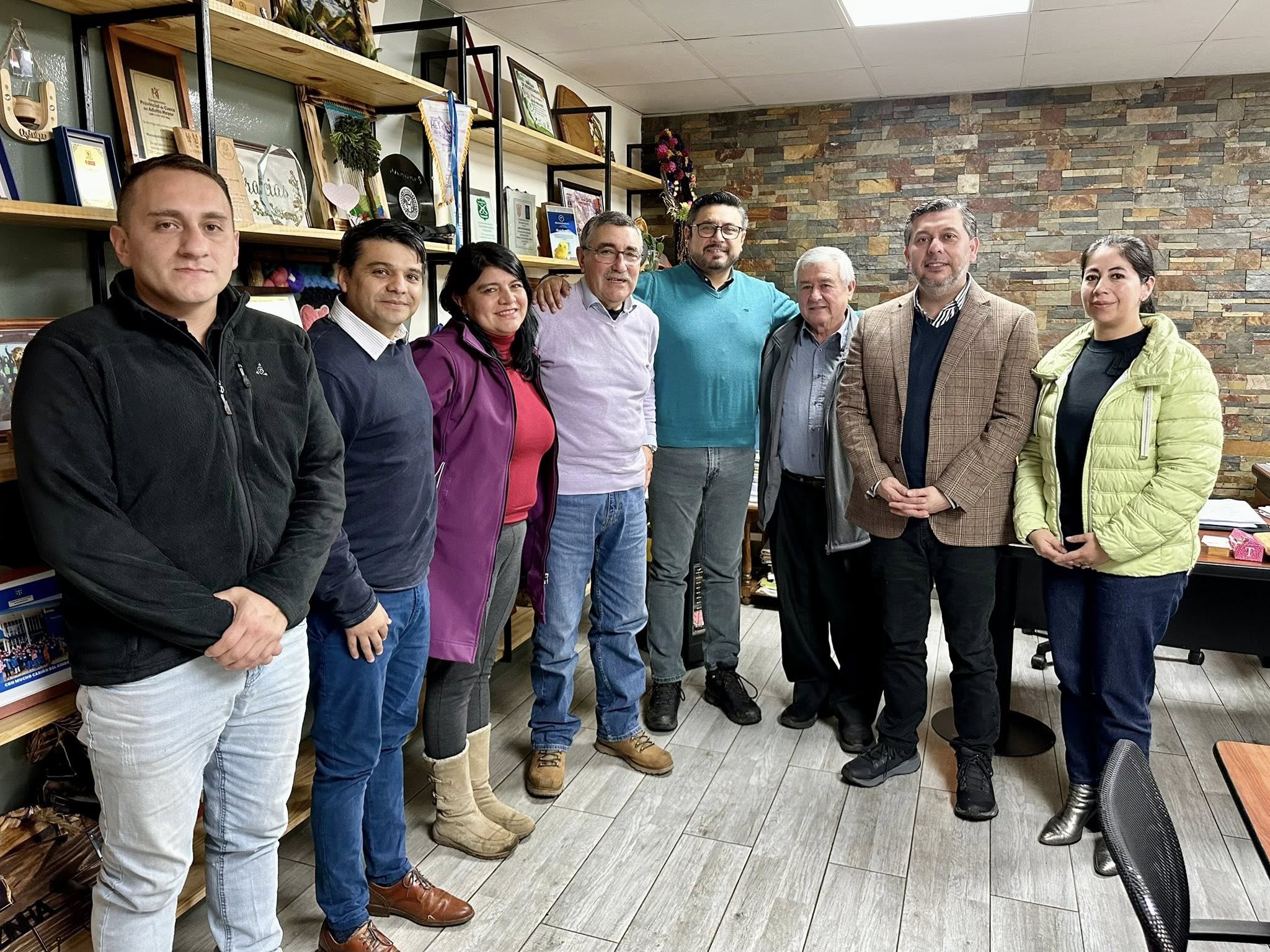 En este momento estás viendo ALCALDE Y AUTORIDADES MUNICIPALES SE REÚNE CON COLEGIO DE PROFESORES.